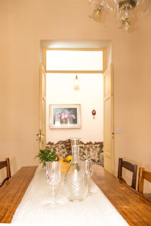 ホテルLa Casa Di Via Narbone パレルモ エクステリア 写真